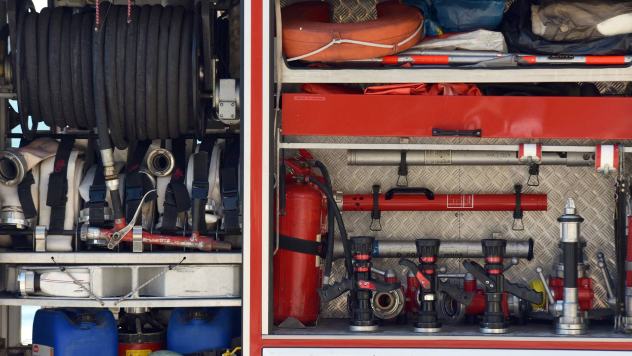 U požaru zgrade poginulo dvoje djece (1 i 5)