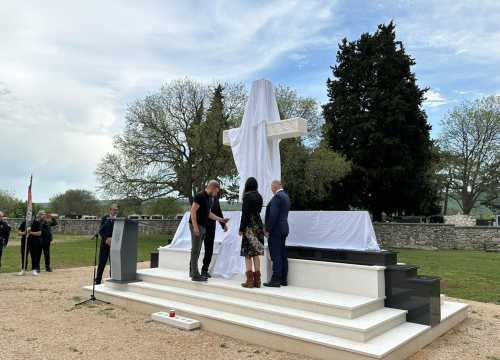 Fotografija 1 - U Mirlović Zagori otkriven spomenik braniteljima