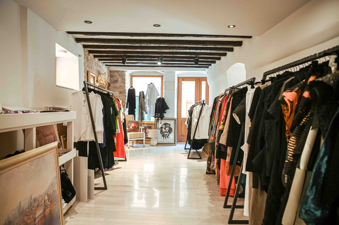 U Galeriji Juraj Dalmatinac ulovite remek djela poznatih hrvatskih slikara po pristupačnim cijenama