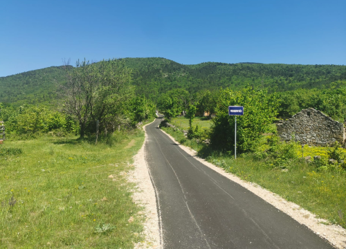 Fotografija 5 - Gradu Kninu odobrena sredstava za asfaltiranje cesta u Golubiću i Strmici
