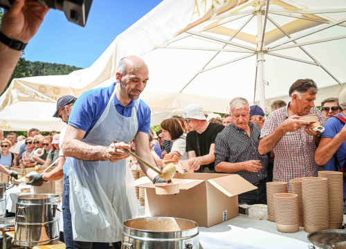 Fotografija 2 - FOTO Uz podjelu fažola obilježen Praznik rada: 'Svim dragim posjetiteljima NP Krka željeli smo danas osigurati ručak'