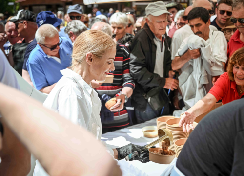 Fotografija 16 - FOTO Uz podjelu fažola obilježen Praznik rada: 'Svim dragim posjetiteljima NP Krka željeli smo danas osigurati ručak'