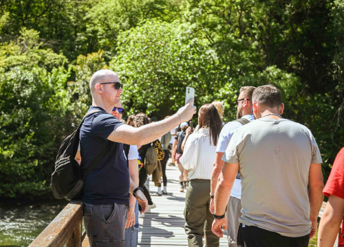 Fotografija 3 - FOTO Uz podjelu fažola obilježen Praznik rada: 'Svim dragim posjetiteljima NP Krka željeli smo danas osigurati ručak'