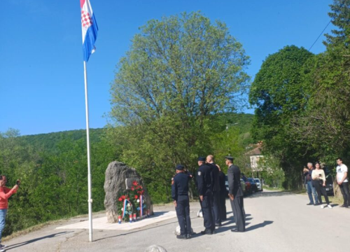 Fotografija 4 - U Kninu obilježena 34. obljetnica napada na sela Potkonje i Vrpolje
