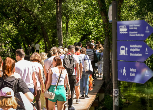 Fotografija 7 - FOTO Uz podjelu fažola obilježen Praznik rada: 'Svim dragim posjetiteljima NP Krka željeli smo danas osigurati ručak'