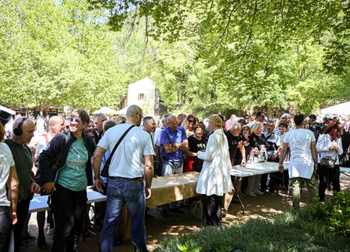 Fotografija 7 - FOTO Podijeljeno 1500 sadnica lavande, mirte i lovora: Akcija ‘Rastemo zajedno’ treću godinu zaredom u NP Krka
