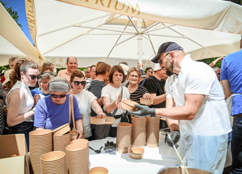 Fotografija 18 - FOTO Uz podjelu fažola obilježen Praznik rada: 'Svim dragim posjetiteljima NP Krka željeli smo danas osigurati ručak'