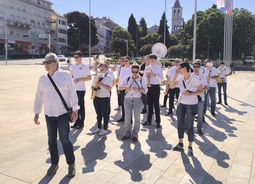Fotografija 1 - Šibenska narodna glazba budnicom obilježila 1. svibnja, fešte diljem županije