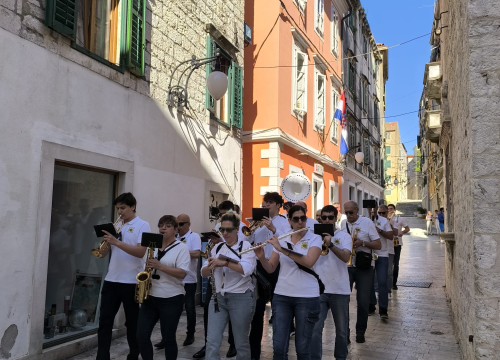 Fotografija 2 - Šibenska narodna glazba budnicom obilježila 1. svibnja, fešte diljem županije