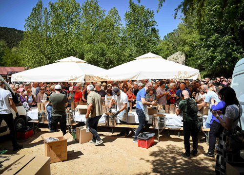 Fotografija 9 - FOTO Uz podjelu fažola obilježen Praznik rada: 'Svim dragim posjetiteljima NP Krka željeli smo danas osigurati ručak'