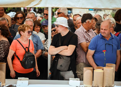 Fotografija 27 - FOTO Uz podjelu fažola obilježen Praznik rada: 'Svim dragim posjetiteljima NP Krka željeli smo danas osigurati ručak'