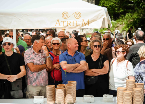 Fotografija 36 - FOTO Uz podjelu fažola obilježen Praznik rada: 'Svim dragim posjetiteljima NP Krka željeli smo danas osigurati ručak'