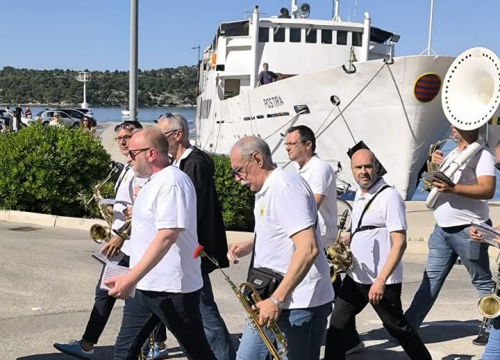Fotografija 12 - Šibenska narodna glazba budnicom obilježila 1. svibnja, fešte diljem županije