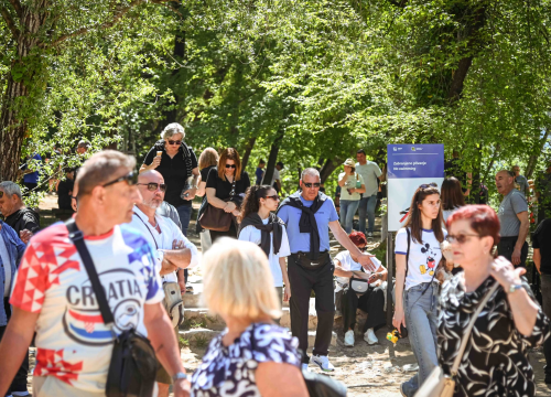 Fotografija 39 - FOTO Uz podjelu fažola obilježen Praznik rada: 'Svim dragim posjetiteljima NP Krka željeli smo danas osigurati ručak'