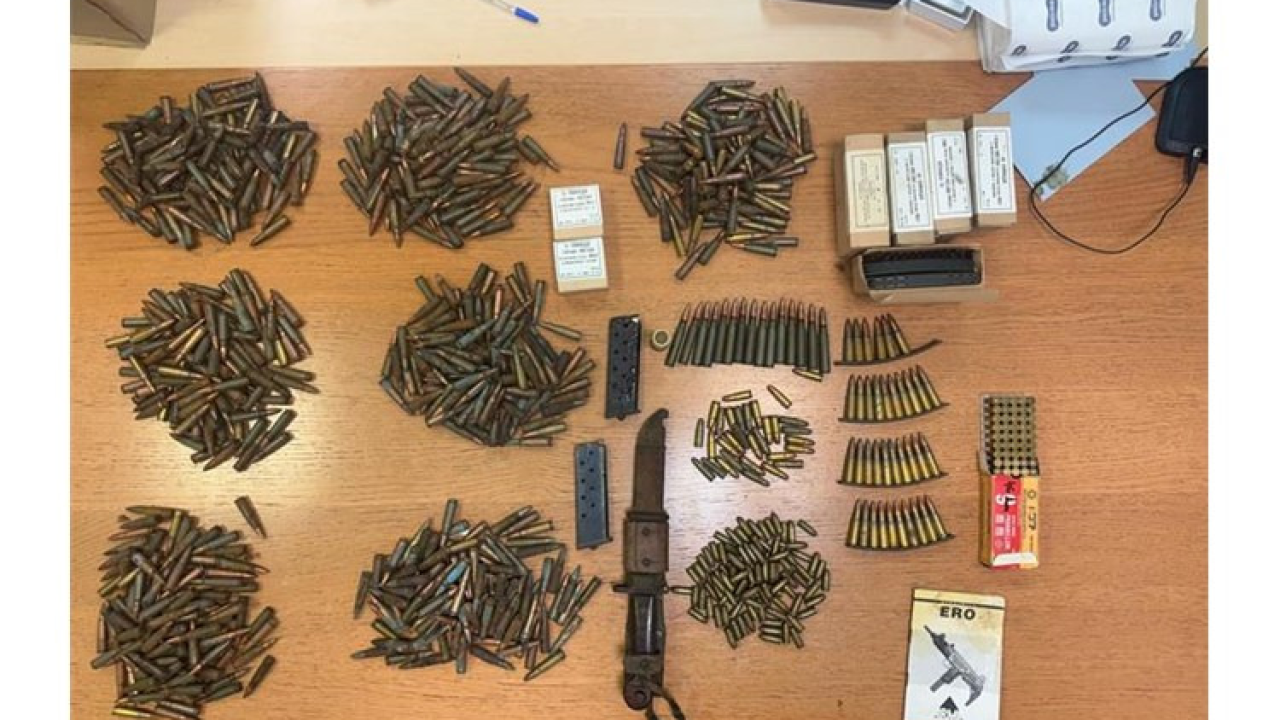 Šibenska policija zaplijenila opasan arsenal: Ilegalno oružje, mina, droga i duhan