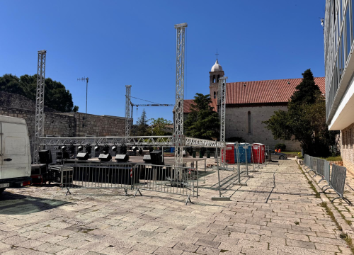 Fotografija 8 - Dvodnevni festival 'SE15:Bis za kraj' starta večeras: Pogledajte kako teku pripreme