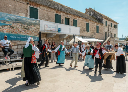 Fotografija 13 - 'Taste like...marenda' u Primoštenu: U dobroj hrani i zabavnom programu uživali i domaći i furešti