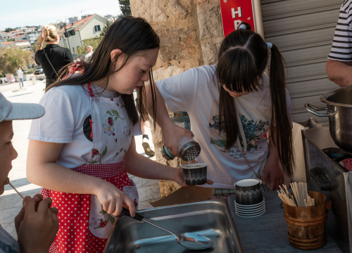 Fotografija 4 - 'Taste like...marenda' u Primoštenu: U dobroj hrani i zabavnom programu uživali i domaći i furešti