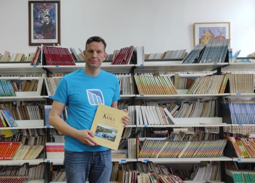 Fotografija 1 - Rijeka Krka na starim razglednicama: Nacionalni park školama diljem županije donirao još jednu knjigu