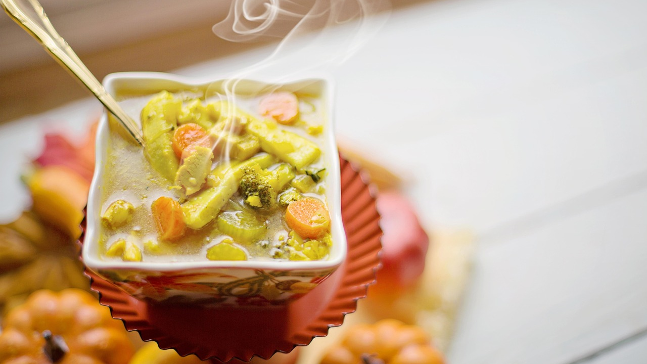 Napravite jednu od ovih mirisnih i hranjivih juha za prevrtljive proljetne dane