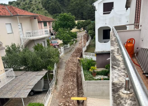 Stanovnici Kornatske ulice u Žaboriću ne mogu do kuća: 'Sreća što nikome u ovih 15 dana nije pozlilo'