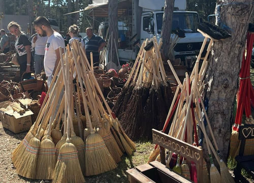 Fotografija 7 - Mirisi janjca i šušur tradicije: Ekipa ŠibenikIN-a jutros na benkovačkom sajmu