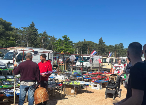 Fotografija 14 - Mirisi janjca i šušur tradicije: Ekipa ŠibenikIN-a jutros na benkovačkom sajmu