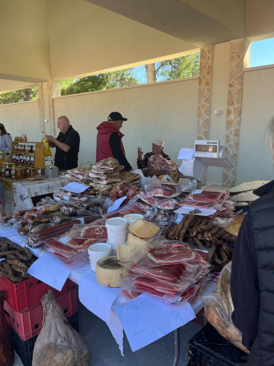 Mirisi janjca i šušur tradicije: Ekipa ŠibenikIN-a jutros na benkovačkom sajmu