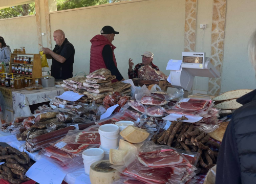 Fotografija 9 - Mirisi janjca i šušur tradicije: Ekipa ŠibenikIN-a jutros na benkovačkom sajmu