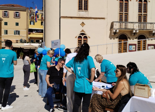 Fotografija 2 - Studij sestrinstva u Šibeniku slavi drugi rođendan: Mjerio se tlak i šećer, vježbala se prva pomoć