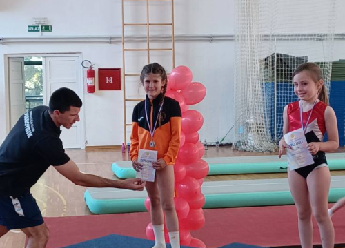 Fotografija 2 - Gimnastičarke Dišpeta uspješne na natjecanju u Dubrovniku