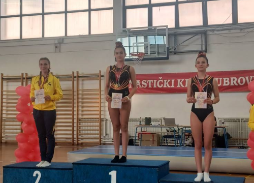 Fotografija 7 - Gimnastičarke Dišpeta uspješne na natjecanju u Dubrovniku