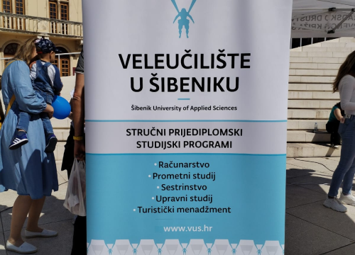 Fotografija 3 - Studij sestrinstva u Šibeniku slavi drugi rođendan: Mjerio se tlak i šećer, vježbala se prva pomoć
