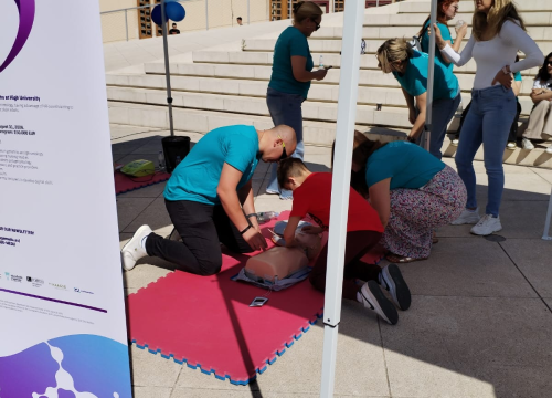 Fotografija 8 - Studij sestrinstva u Šibeniku slavi drugi rođendan: Mjerio se tlak i šećer, vježbala se prva pomoć