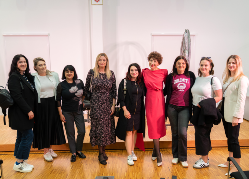 Fotografija 3 - Paško Rakić Kninu poklonio kazališnu večer umjesto političkog skupa