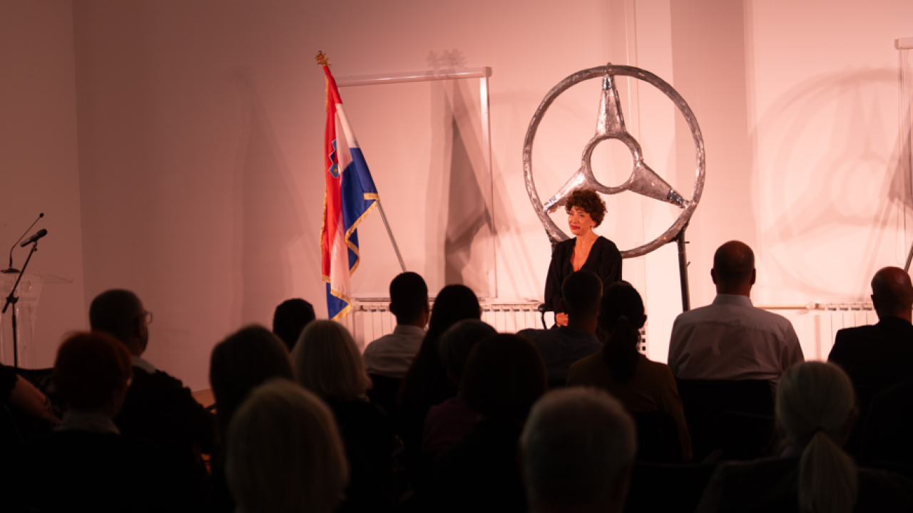 Paško Rakić Kninu poklonio kazališnu večer umjesto političkog skupa