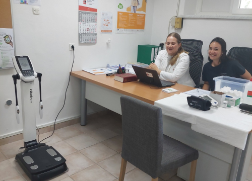 Fotografija 1 - Učenice Medicinske škole sudjelovale u obilježavanju Hrvatskog dana šećerne bolesti