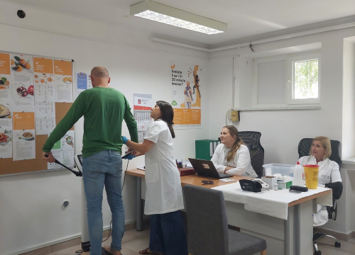 Fotografija 4 - Učenice Medicinske škole sudjelovale u obilježavanju Hrvatskog dana šećerne bolesti