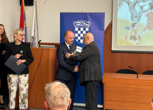 Fotografija 2 - Grad Drniš dobio bespovratna sredstva za obnovu dječjih igrališta