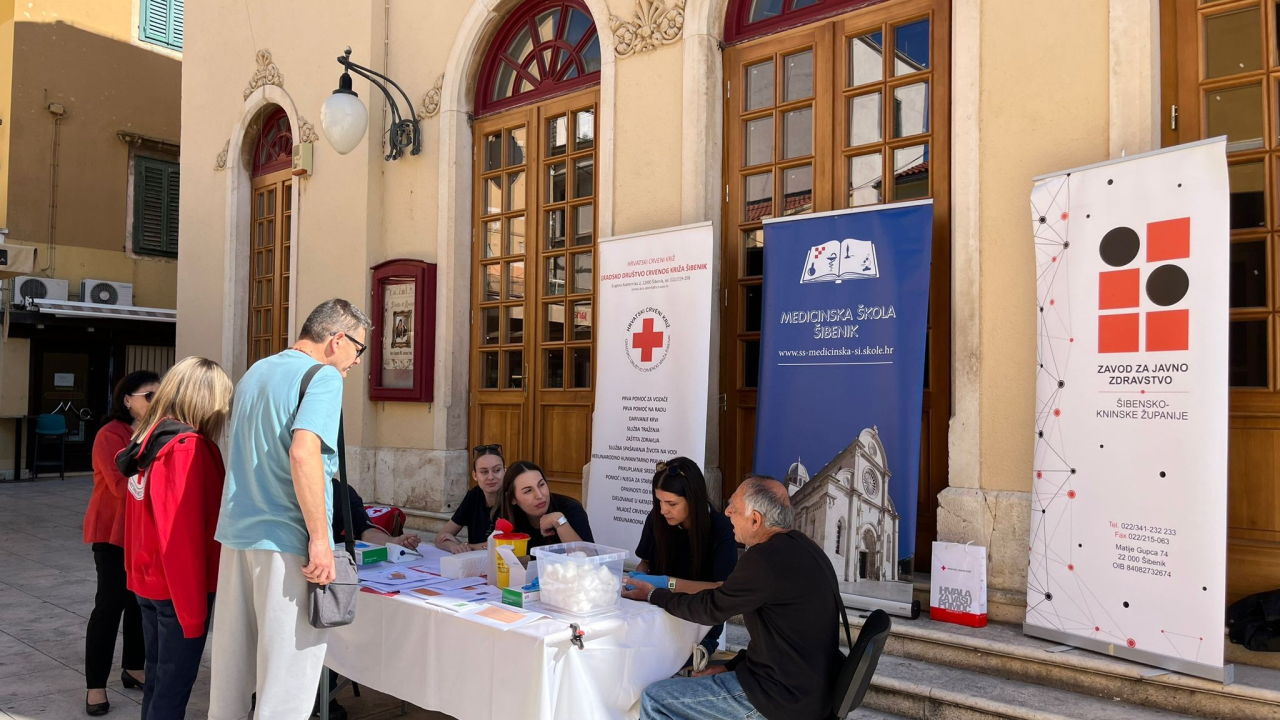 Učenice Medicinske škole sudjelovale u obilježavanju Hrvatskog dana šećerne bolest