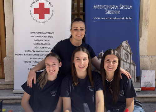 Fotografija 6 - Učenice Medicinske škole sudjelovale u obilježavanju Hrvatskog dana šećerne bolesti