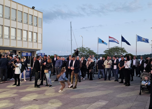 Fotografija 7 - HDZ Šibensko-kninske županije proslavio 35. obljetnicu: Finale slavlja uz šibenski koncert 'Četiri Tenora'