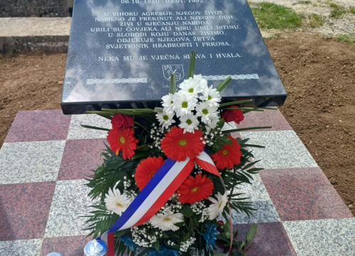 Fotografija 3 - U Marićima kod Knina otkriveno spomen-obilježje Jošku Ćaćiću Begu