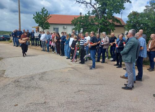 Fotografija 2 - U Marićima kod Knina otkriveno spomen-obilježje Jošku Ćaćiću Begu