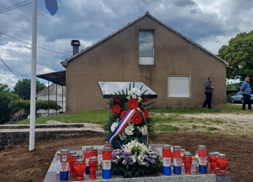 Fotografija 1 - U Marićima kod Knina otkriveno spomen-obilježje Jošku Ćaćiću Begu