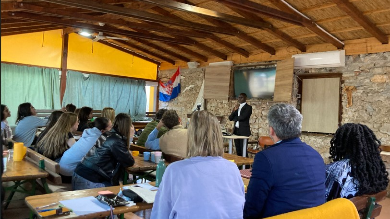 Učenici iz Drniša sudjelovali u stvaranju održive budućnosti kroz međunarodni projekt na Krapnju