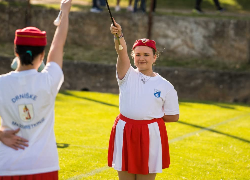 Fotografija 2 - Drniške mažoretkinje prvi put otvorile utakmicu