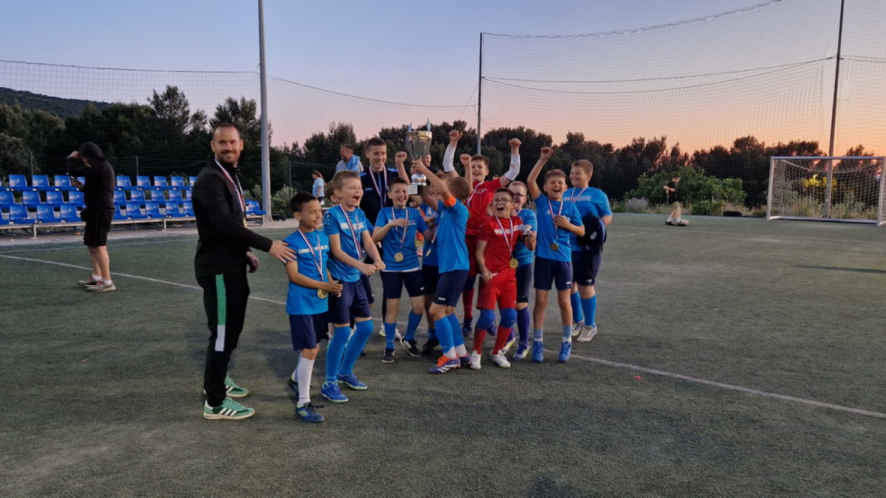 Tradicionalni malonogometni turnir U-10 u Primoštenu nadmašio očekivanja: HMNK Vrgorac slavio