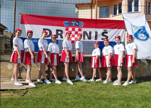 Fotografija 7 - Drniške mažoretkinje prvi put otvorile utakmicu