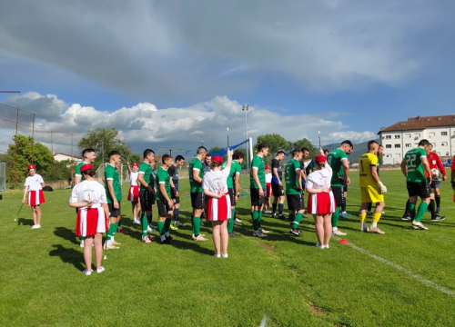 Fotografija 6 - Drniške mažoretkinje prvi put otvorile utakmicu